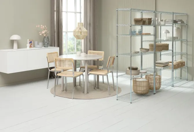 HANSTED Ø100 bord varm grå + 4 HASSING stole rattan