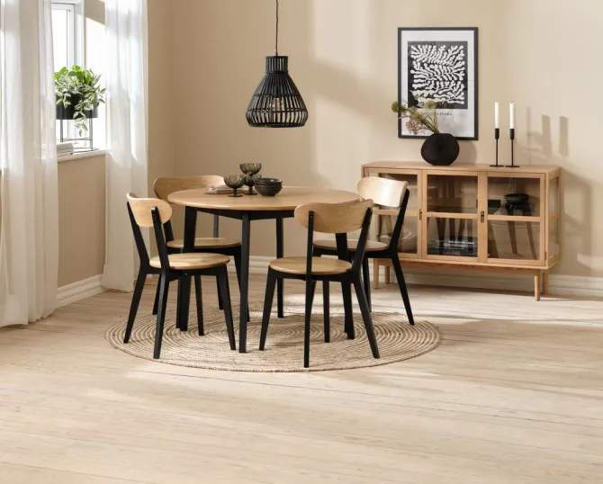 JEGIND Ø105 bord eg + 4 JEGIND stole eg/sort