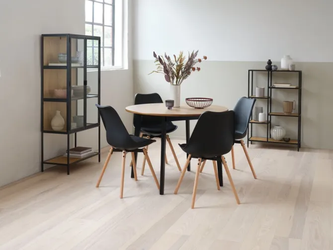 JEGIND Ø105 bord eg + 4 KASTRUP stole sort